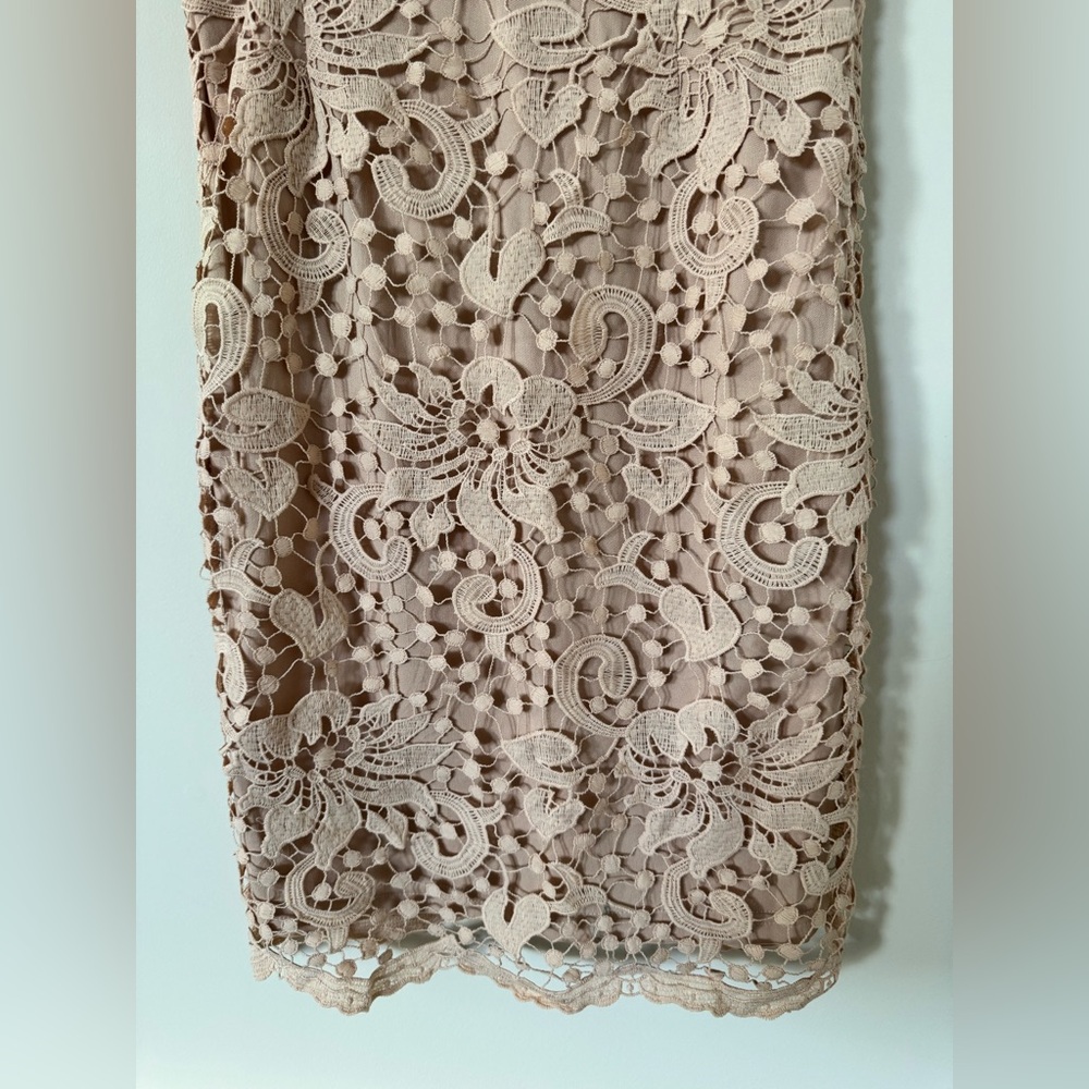 🆕WOT Never Worn Lulus Elegant Beige Crochet Floral Lace Pencil Skirt - Picture 2 of 8